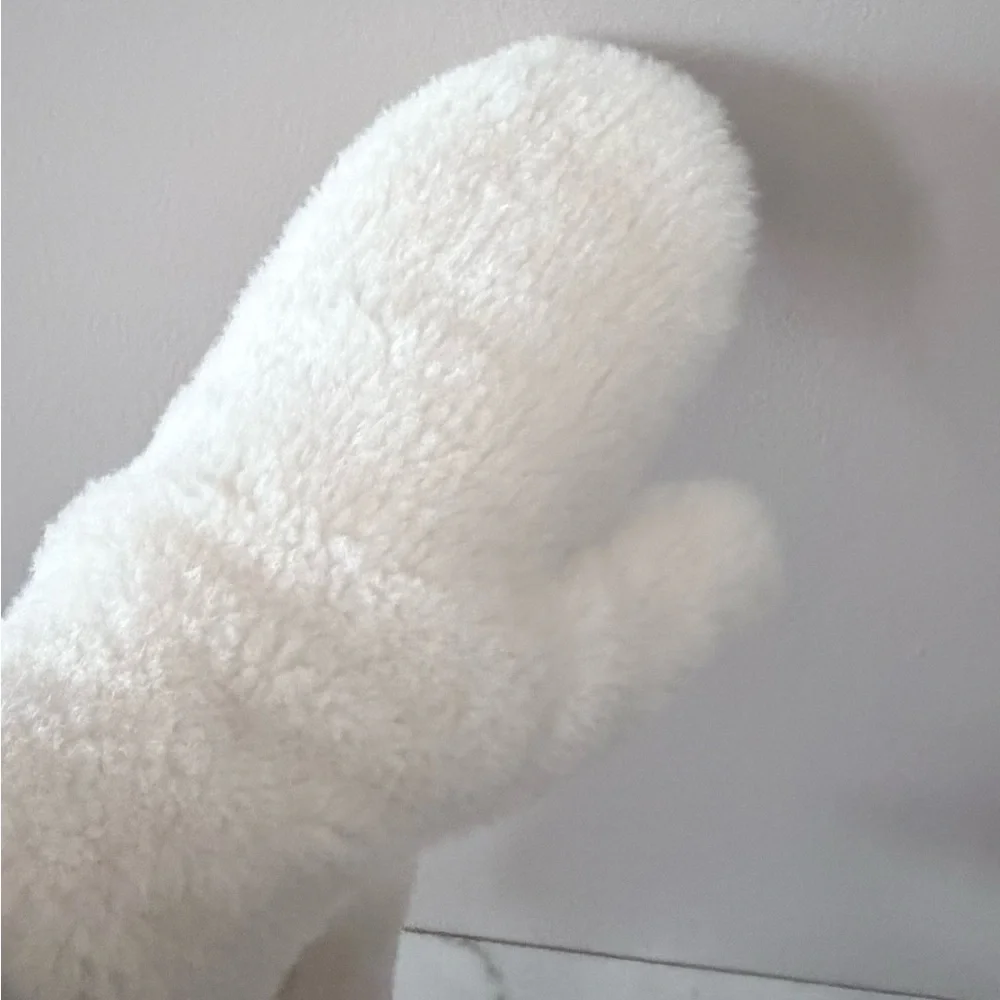 House of Harlow 1960 Ivory Fleece Mittens